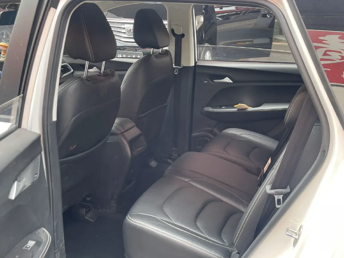 2019 BaoJun 530 1.5T 151HP L4 CVT,autocango,china used car exporter,china ev exporter,chinese used car exporter,chinese used ev exporter