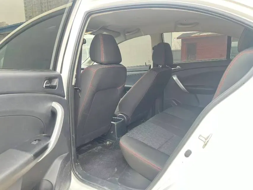 2018 BaoJun 530 1.8L 137HP L4 5AMT,autocango,china used car exporter,china ev exporter,chinese used car exporter,chinese used ev exporter