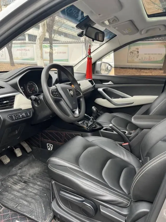 2018 BaoJun 530 1.5T 150HP L4 6MT,autocango,china used car exporter,china ev exporter,chinese used car exporter,chinese used ev exporter