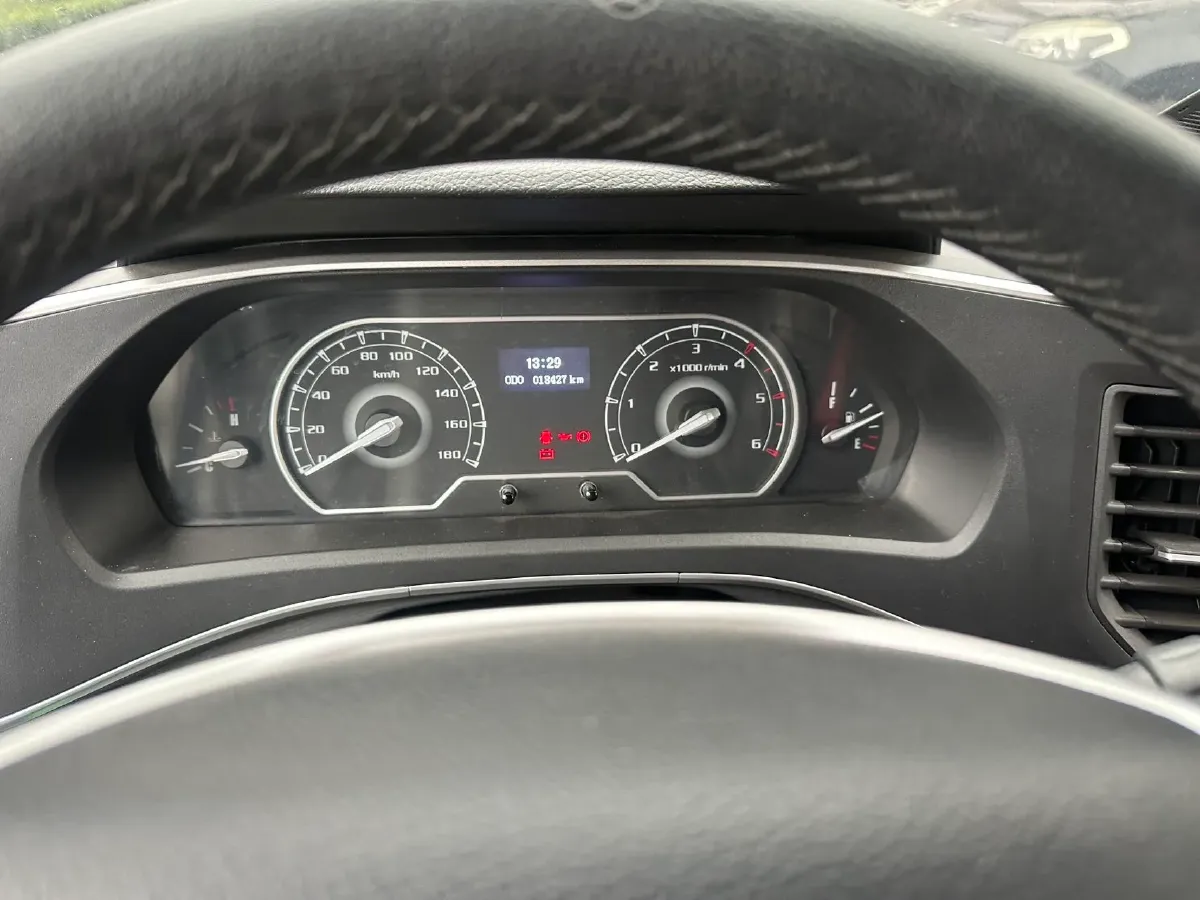 2023 MAXUS XinTu V80 2.0T 139HP L4 6MT,autocango,china used car exporter,china ev exporter,chinese used car exporter,chinese used ev exporter