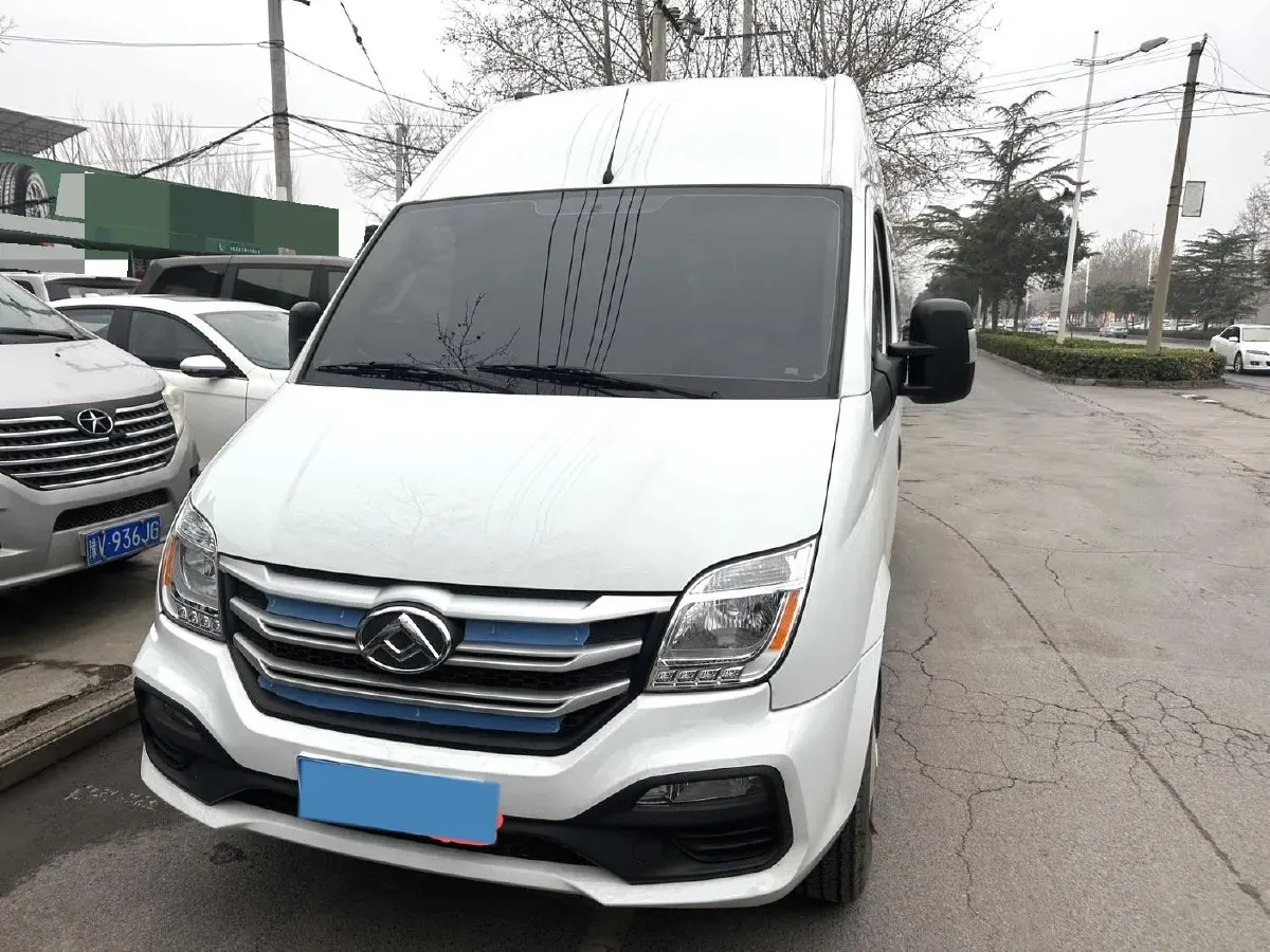 2023 MAXUS XinTu V80 2.0T 139HP L4 6MT,autocango,china used car exporter,china ev exporter,chinese used car exporter,chinese used ev exporter