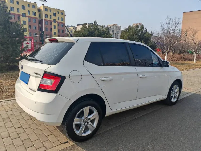2017 Skoda Fabia 1.4L 90HP L4 6AT,autocango,china used car exporter,china ev exporter,chinese used car exporter,chinese used ev exporter