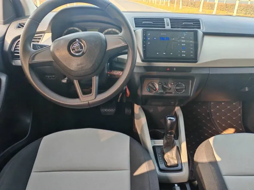 2017 Skoda Fabia 1.4L 90HP L4 6AT,autocango,china used car exporter,china ev exporter,chinese used car exporter,chinese used ev exporter