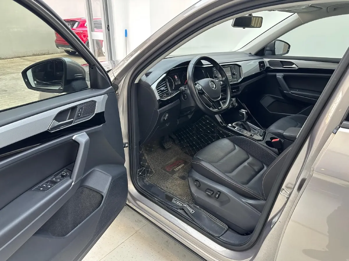 2019 Jeep Cherokee 2.0T 234HP L4 9AT,autocango,china used car exporter,china ev exporter,chinese used car exporter,chinese used ev exporter