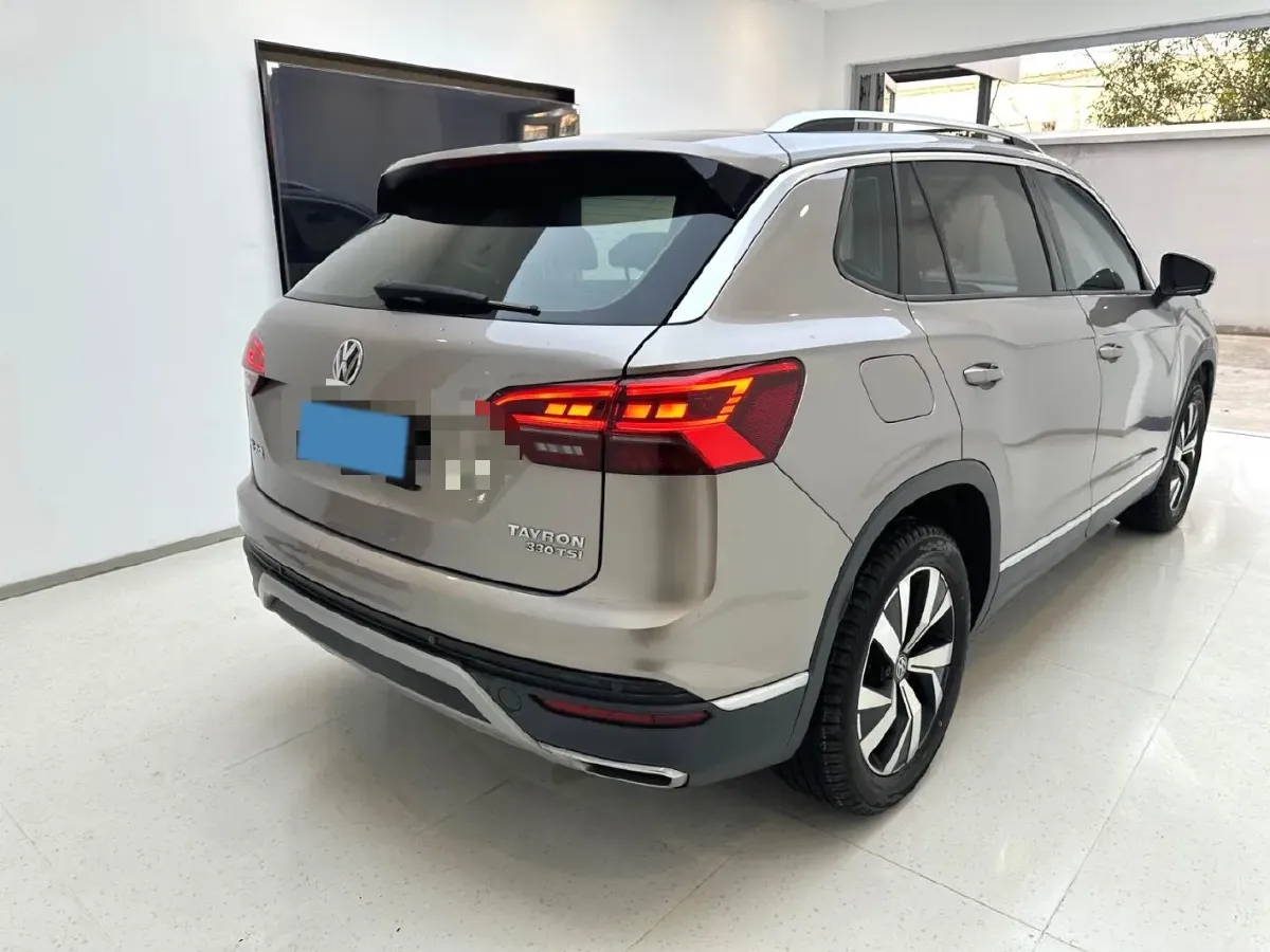 2019 Jeep Cherokee 2.0T 234HP L4 9AT,autocango,china used car exporter,china ev exporter,chinese used car exporter,chinese used ev exporter