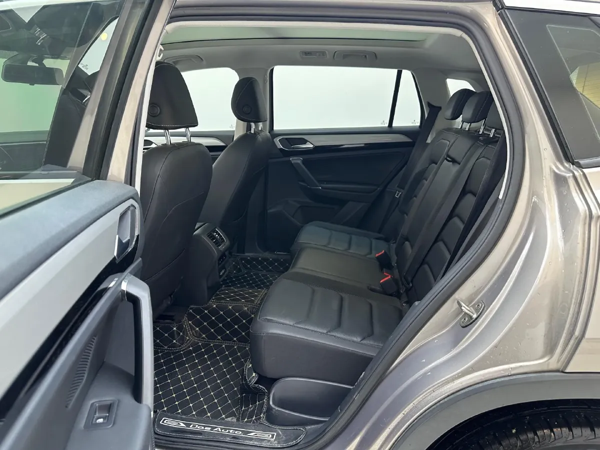 2019 Jeep Cherokee 2.0T 234HP L4 9AT,autocango,china used car exporter,china ev exporter,chinese used car exporter,chinese used ev exporter