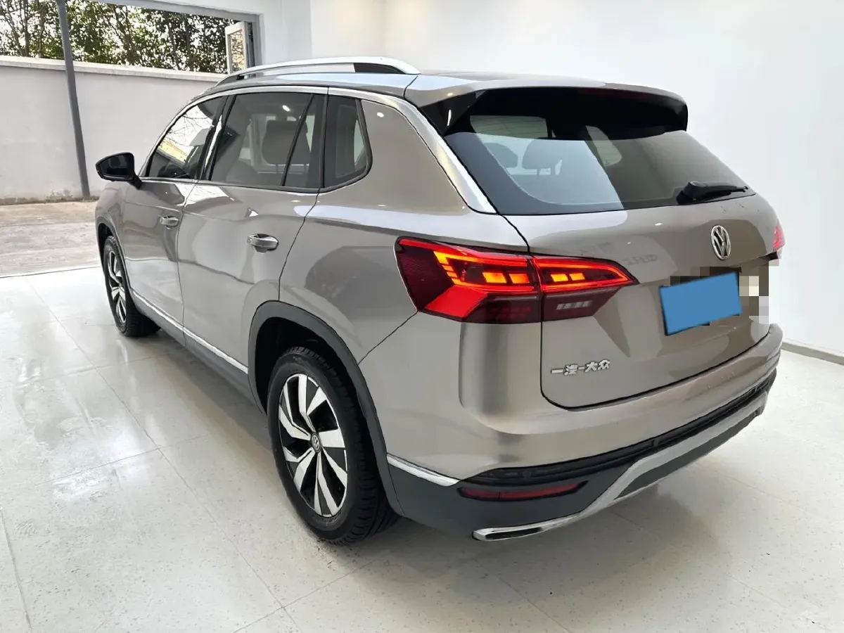 2019 Jeep Cherokee 2.0T 234HP L4 9AT,autocango,china used car exporter,china ev exporter,chinese used car exporter,chinese used ev exporter