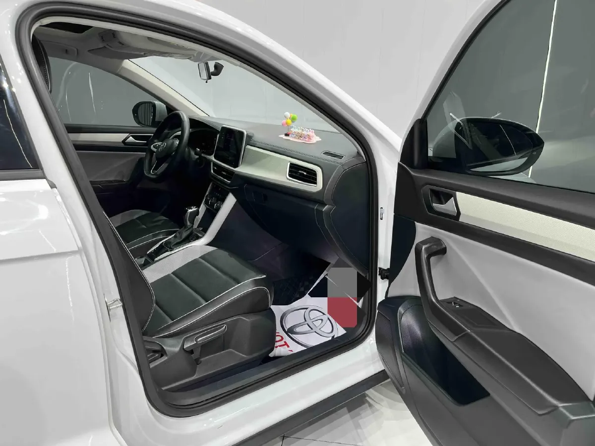2023 Volkswagen T-Roc 1.4T 150HP L4 7DCT,autocango,china used car exporter,china ev exporter,chinese used car exporter,chinese used ev exporter