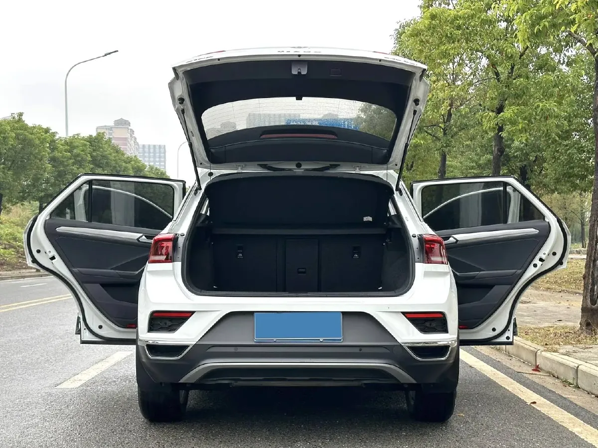 2021 Volkswagen T-Roc 1.4T 150HP L4 7DCT,autocango,china used car exporter,china ev exporter,chinese used car exporter,chinese used ev exporter