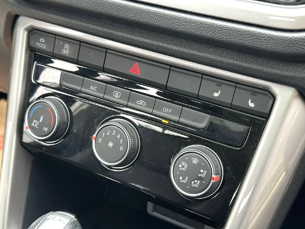 2021 Volkswagen T-Roc 1.4T 150HP L4 7DCT,autocango,china used car exporter,china ev exporter,chinese used car exporter,chinese used ev exporter