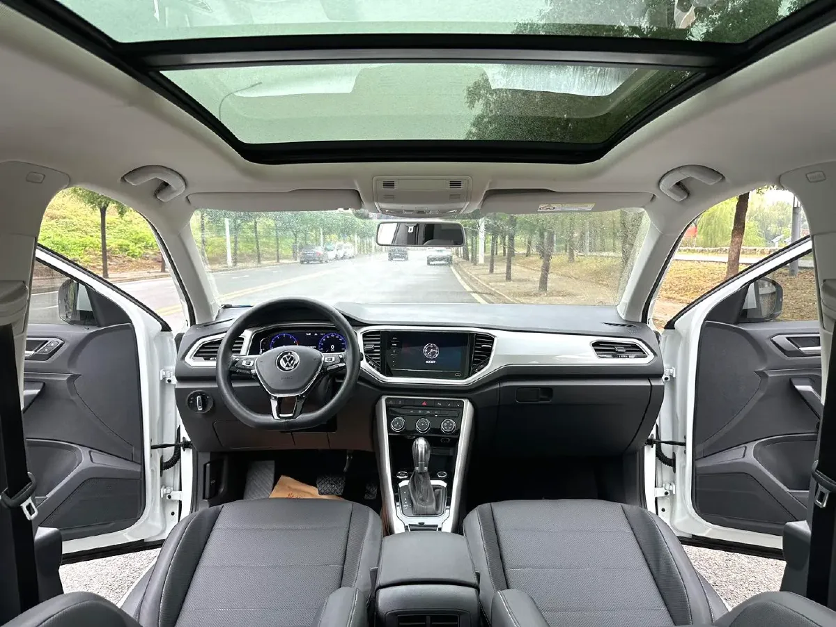 2021 Volkswagen T-Roc 1.4T 150HP L4 7DCT,autocango,china used car exporter,china ev exporter,chinese used car exporter,chinese used ev exporter