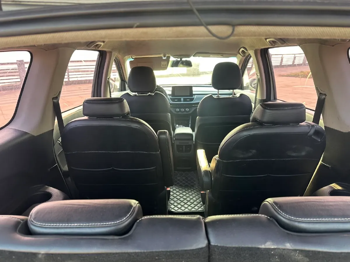 2018 BaoJun 530 1.5T 150HP L4 6MT,autocango,china used car exporter,china ev exporter,chinese used car exporter,chinese used ev exporter