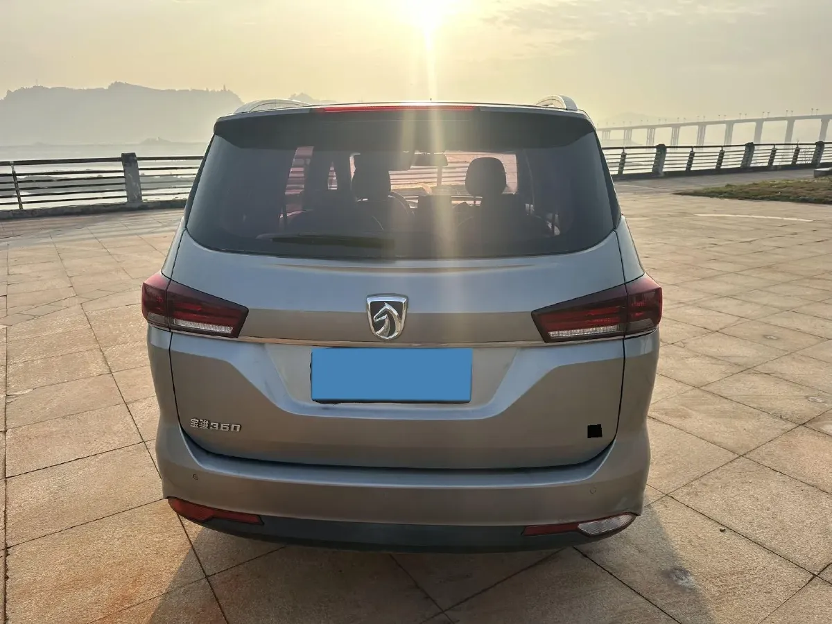 2018 BaoJun 530 1.5T 150HP L4 6MT,autocango,china used car exporter,china ev exporter,chinese used car exporter,chinese used ev exporter