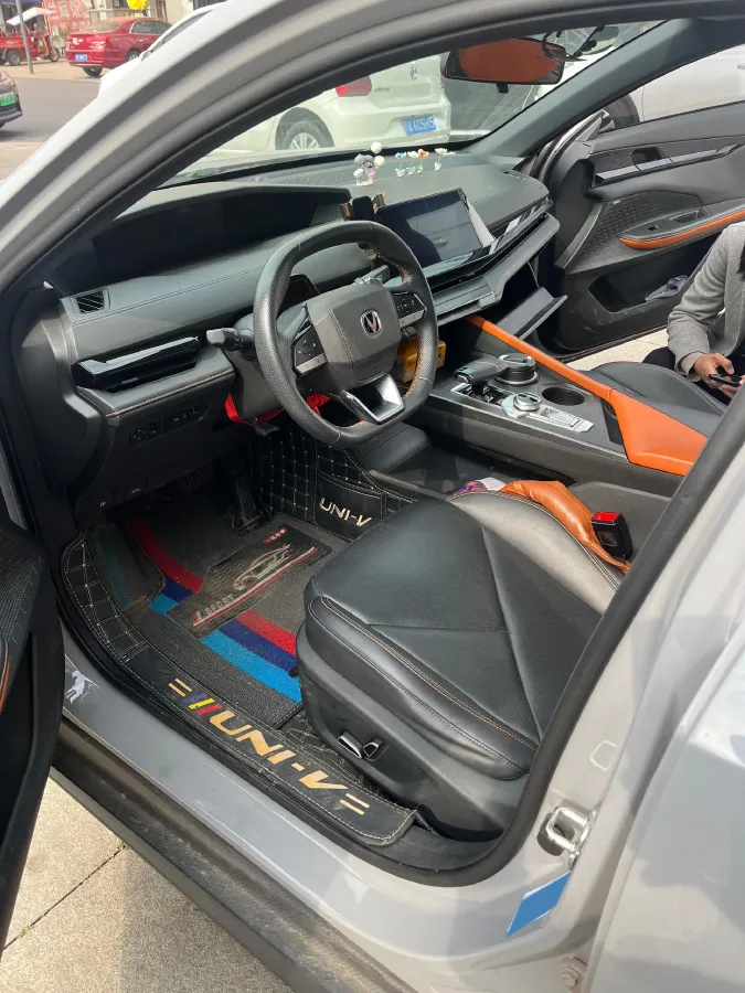 2022 ChangAn UNI-V 1.5T 188HP L4 7DCT,autocango,china used car exporter,china ev exporter,chinese used car exporter,chinese used ev exporter