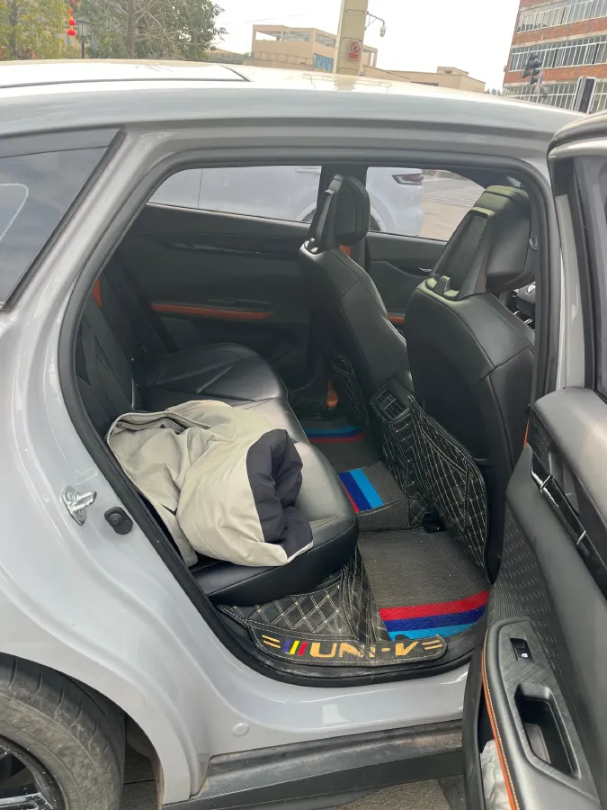 2022 ChangAn UNI-V 1.5T 188HP L4 7DCT,autocango,china used car exporter,china ev exporter,chinese used car exporter,chinese used ev exporter