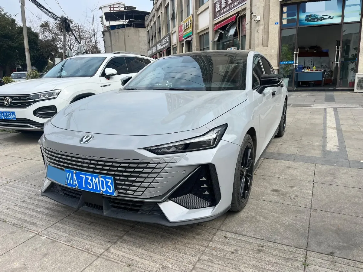 2022 ChangAn UNI-V 1.5T 188HP L4 7DCT,autocango,china used car exporter,china ev exporter,chinese used car exporter,chinese used ev exporter