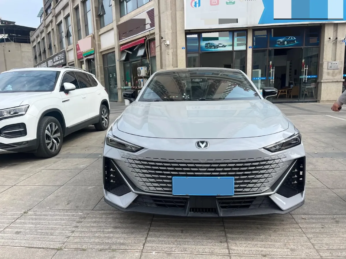 2022 ChangAn UNI-V 1.5T 188HP L4 7DCT,autocango,china used car exporter,china ev exporter,chinese used car exporter,chinese used ev exporter