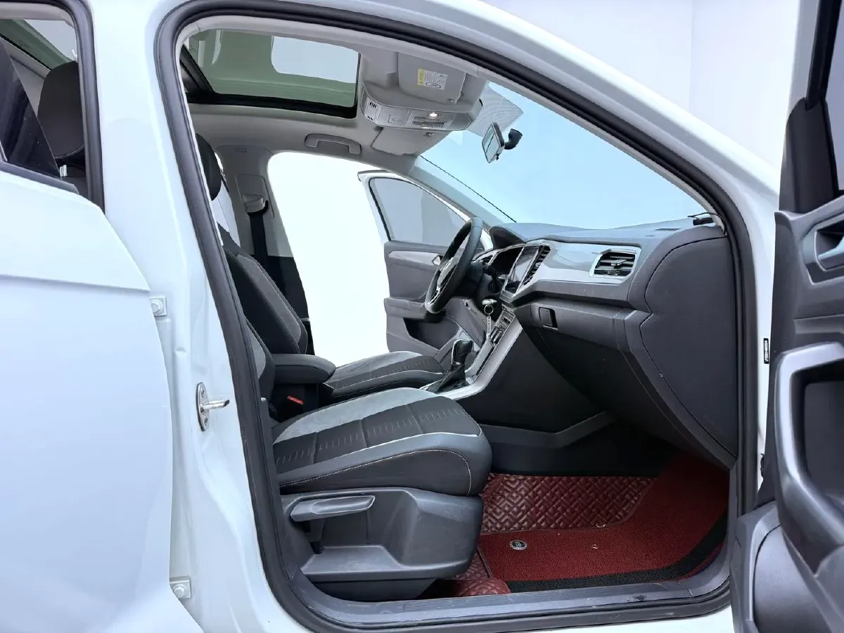 2021 Volkswagen T-Roc 1.4T 150HP L4 7DCT,autocango,china used car exporter,china ev exporter,chinese used car exporter,chinese used ev exporter