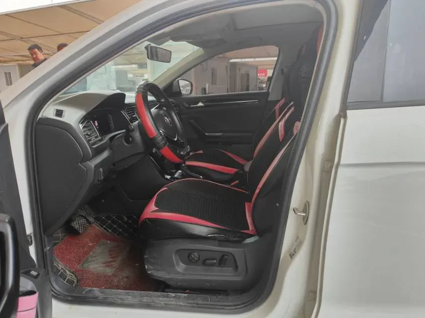 2020 Volkswagen T-Roc 1.4T 150HP L4 7DCT,autocango,china used car exporter,china ev exporter,chinese used car exporter,chinese used ev exporter