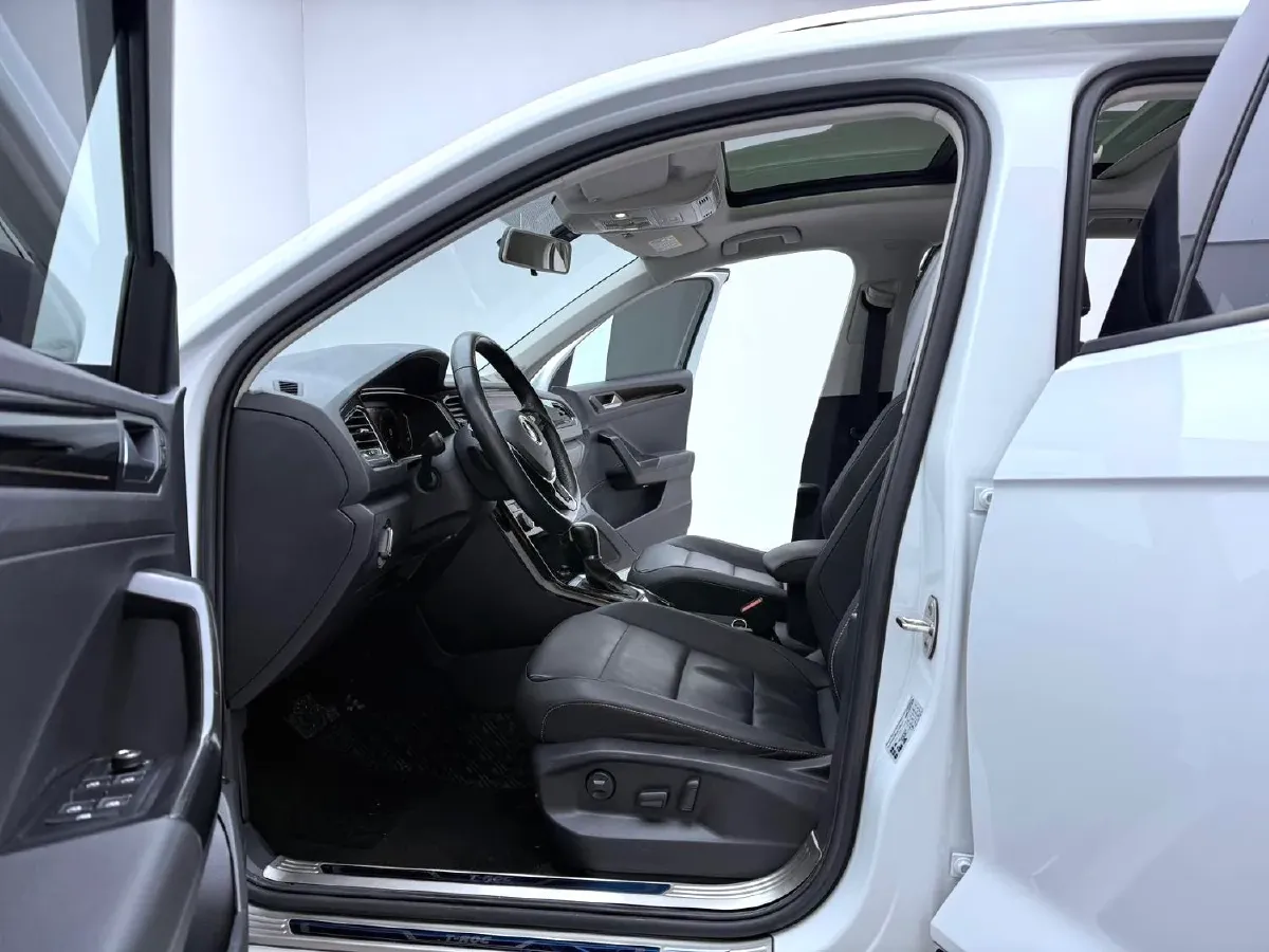 2021 Volkswagen T-Roc 1.4T 150HP L4 7DCT,autocango,china used car exporter,china ev exporter,chinese used car exporter,chinese used ev exporter