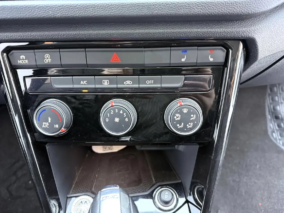 2021 Volkswagen T-Roc 1.4T 150HP L4 7DCT,autocango,china used car exporter,china ev exporter,chinese used car exporter,chinese used ev exporter