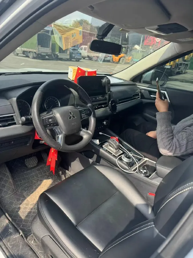 2023 Mitsubishi Outlander 1.5T 215HP L4 CVT,autocango,china used car exporter,china ev exporter,chinese used car exporter,chinese used ev exporter