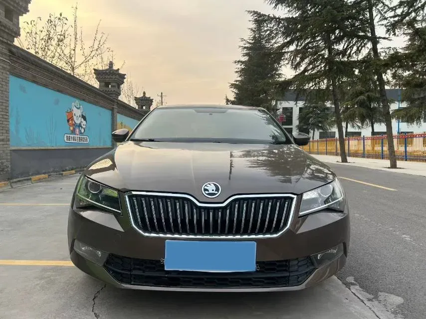 2016 Skoda Superb 1.8T 180HP L4 7DCT,autocango,china used car exporter,china ev exporter,chinese used car exporter,chinese used ev exporter