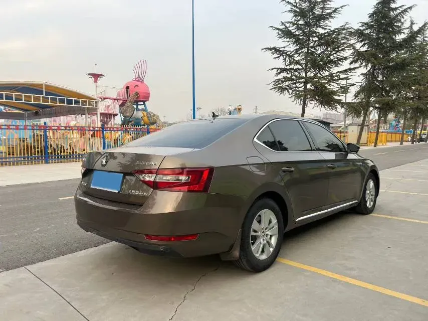 2016 Skoda Superb 1.8T 180HP L4 7DCT,autocango,china used car exporter,china ev exporter,chinese used car exporter,chinese used ev exporter