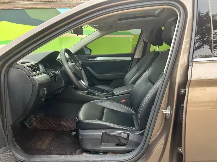 2016 Skoda Superb 1.8T 180HP L4 7DCT,autocango,china used car exporter,china ev exporter,chinese used car exporter,chinese used ev exporter