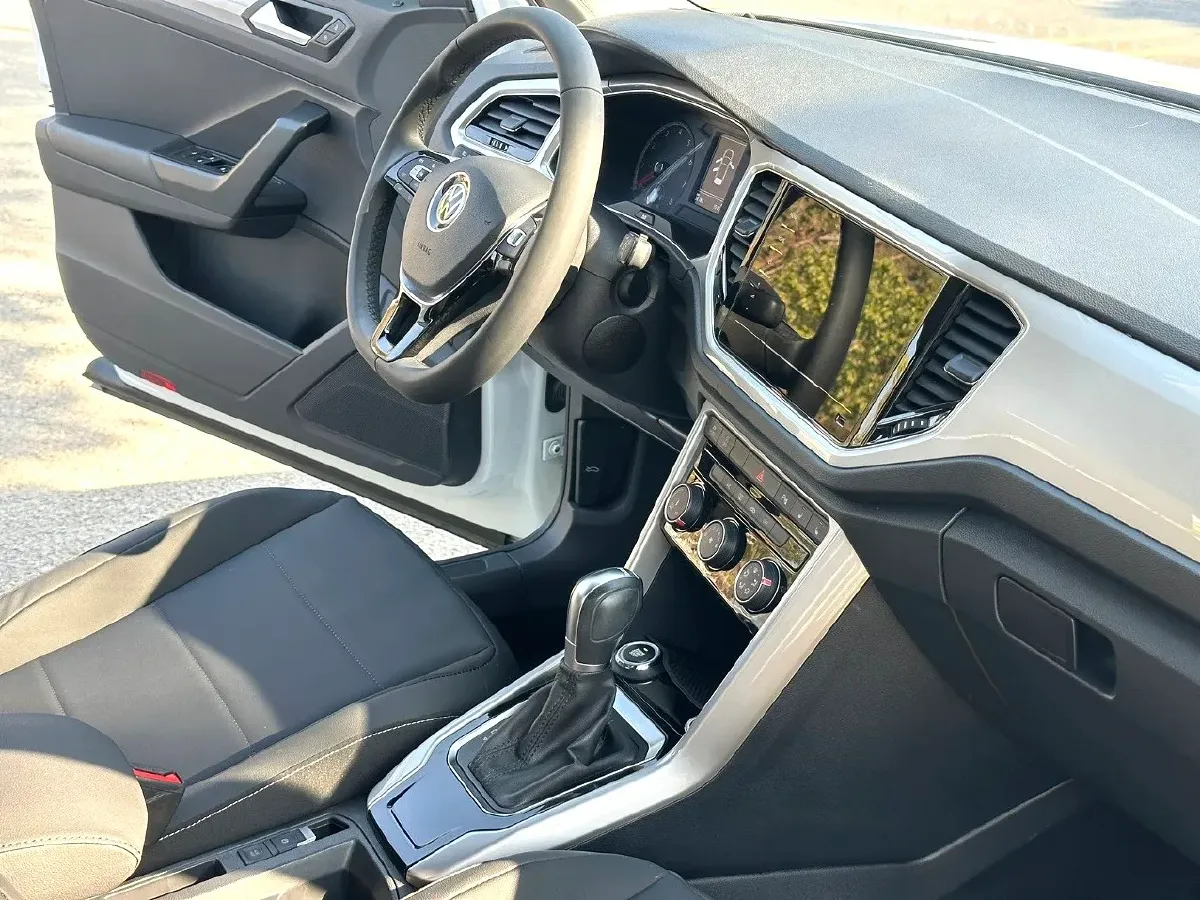 2021 Volkswagen T-Roc 1.4T 150HP L4 7DCT,autocango,china used car exporter,china ev exporter,chinese used car exporter,chinese used ev exporter