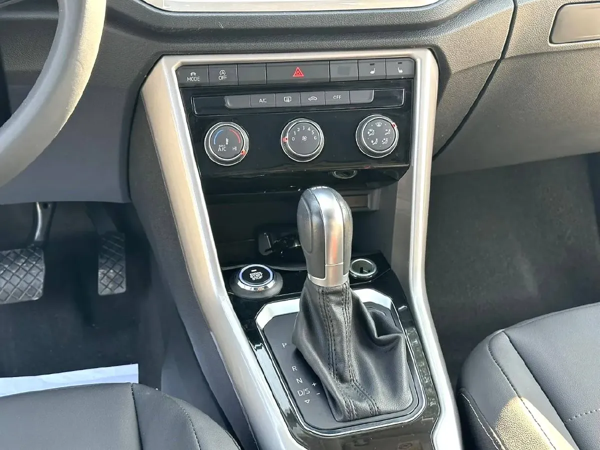 2021 Volkswagen T-Roc 1.4T 150HP L4 7DCT,autocango,china used car exporter,china ev exporter,chinese used car exporter,chinese used ev exporter