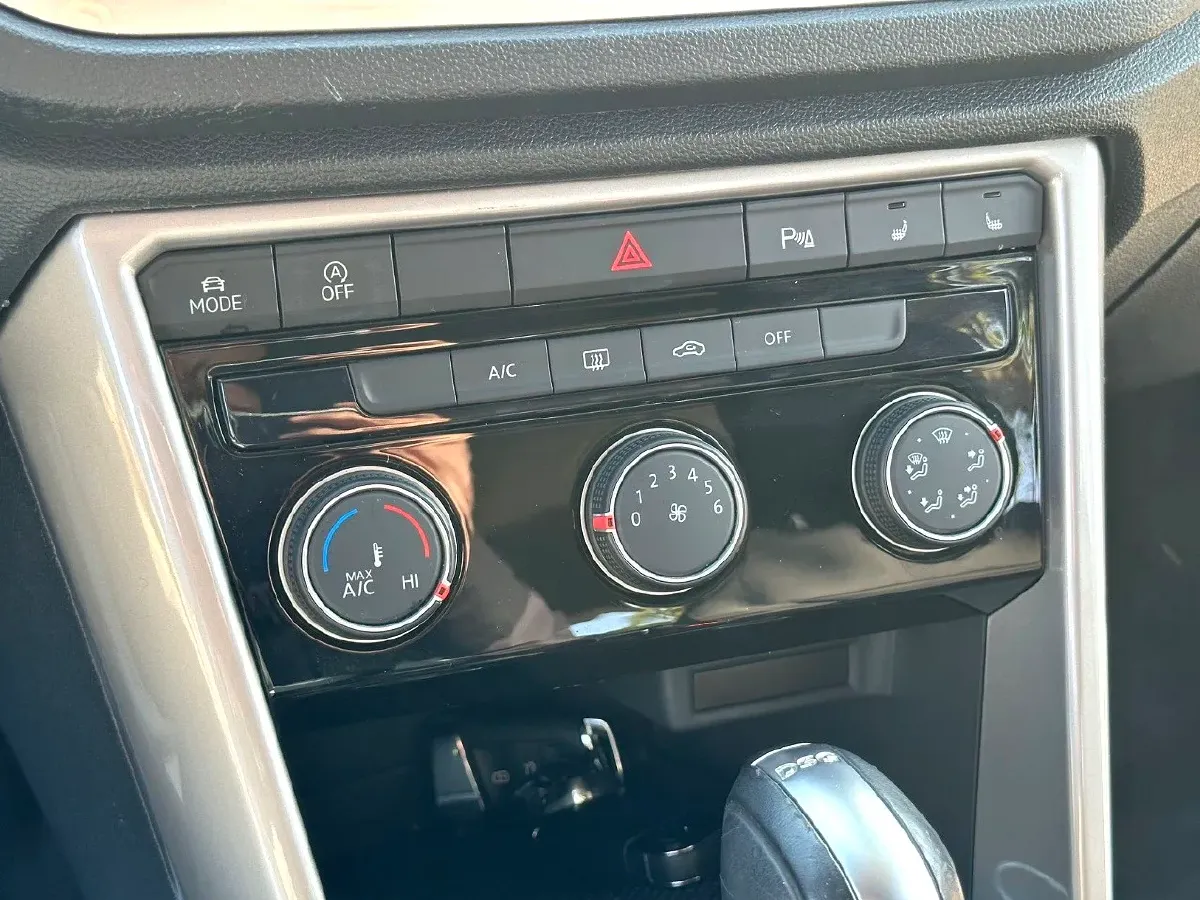 2021 Volkswagen T-Roc 1.4T 150HP L4 7DCT,autocango,china used car exporter,china ev exporter,chinese used car exporter,chinese used ev exporter