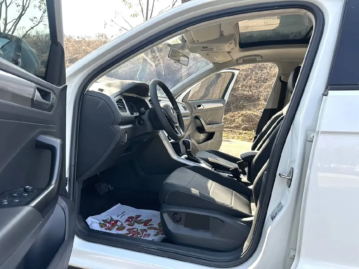 2021 Volkswagen T-Roc 1.4T 150HP L4 7DCT,autocango,china used car exporter,china ev exporter,chinese used car exporter,chinese used ev exporter