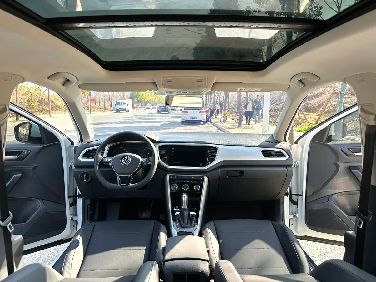 2021 Volkswagen T-Roc 1.4T 150HP L4 7DCT,autocango,china used car exporter,china ev exporter,chinese used car exporter,chinese used ev exporter