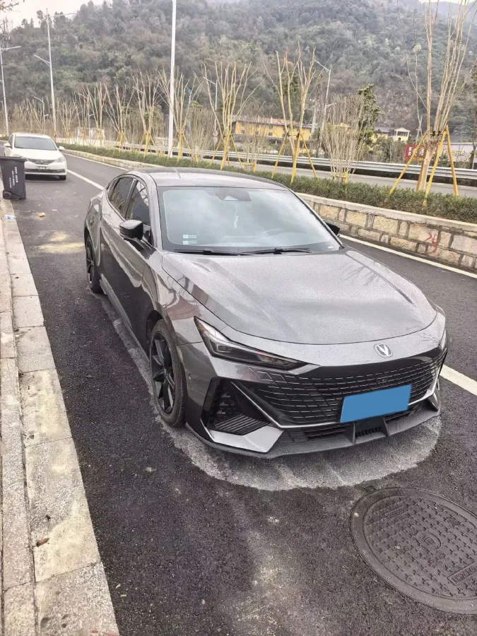 2022 ChangAn UNI-V 1.5T 188HP L4 7DCT,autocango,china used car exporter,china ev exporter,chinese used car exporter,chinese used ev exporter