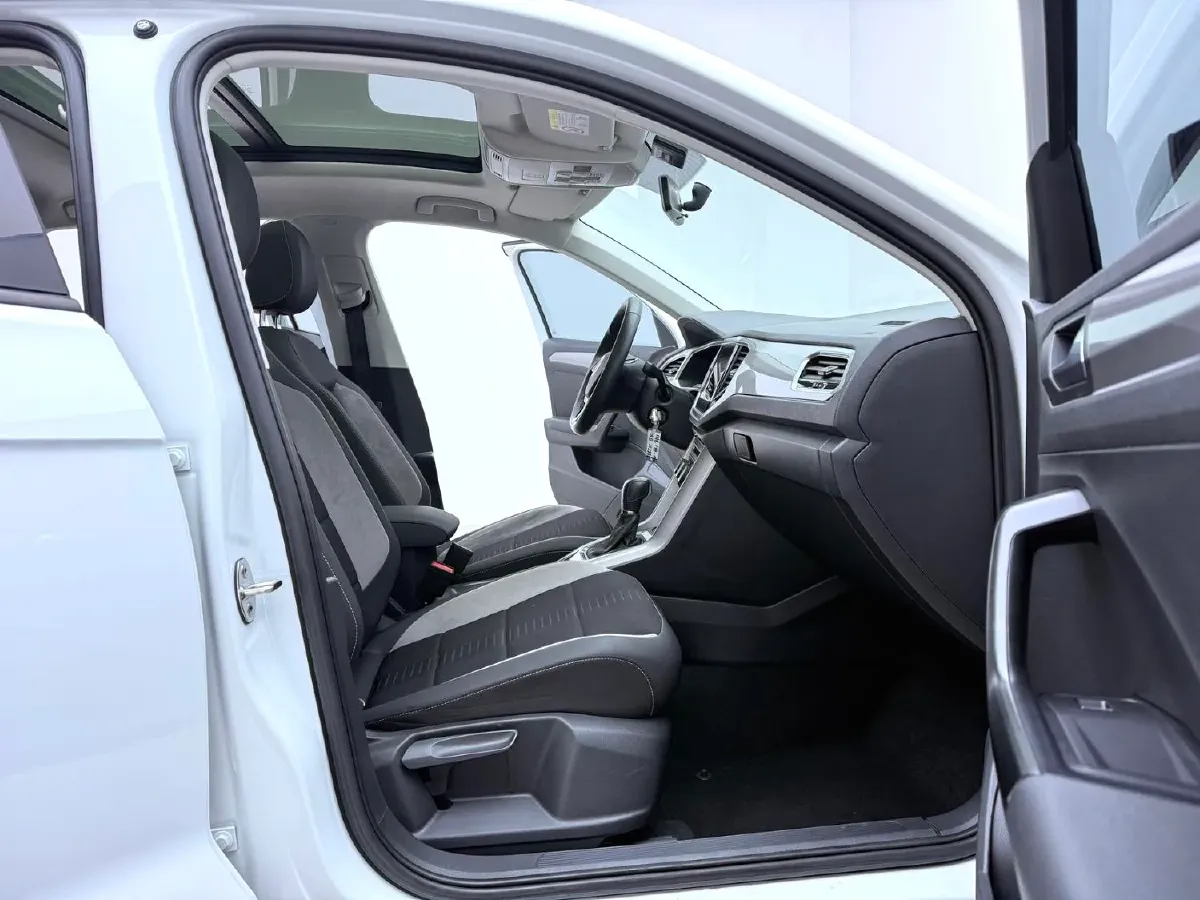 2021 Volkswagen T-Roc 1.4T 150HP L4 7DCT,autocango,china used car exporter,china ev exporter,chinese used car exporter,chinese used ev exporter