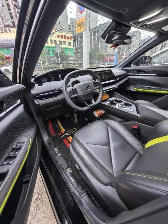 2022 ChangAn UNI-V 1.5T 188HP L4 7DCT,autocango,china used car exporter,china ev exporter,chinese used car exporter,chinese used ev exporter