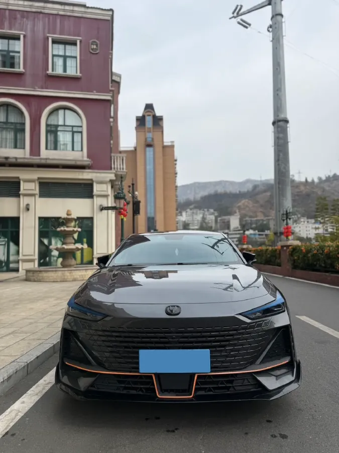 2022 ChangAn UNI-V 1.5T 188HP L4 7DCT,autocango,china used car exporter,china ev exporter,chinese used car exporter,chinese used ev exporter