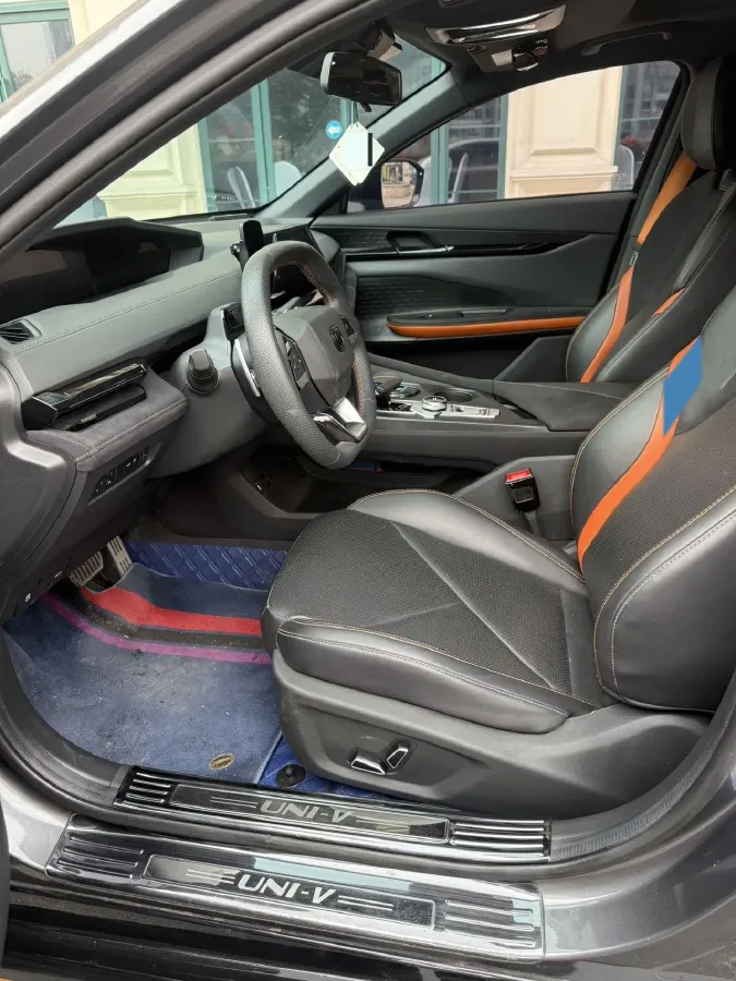 2022 ChangAn UNI-V 1.5T 188HP L4 7DCT,autocango,china used car exporter,china ev exporter,chinese used car exporter,chinese used ev exporter