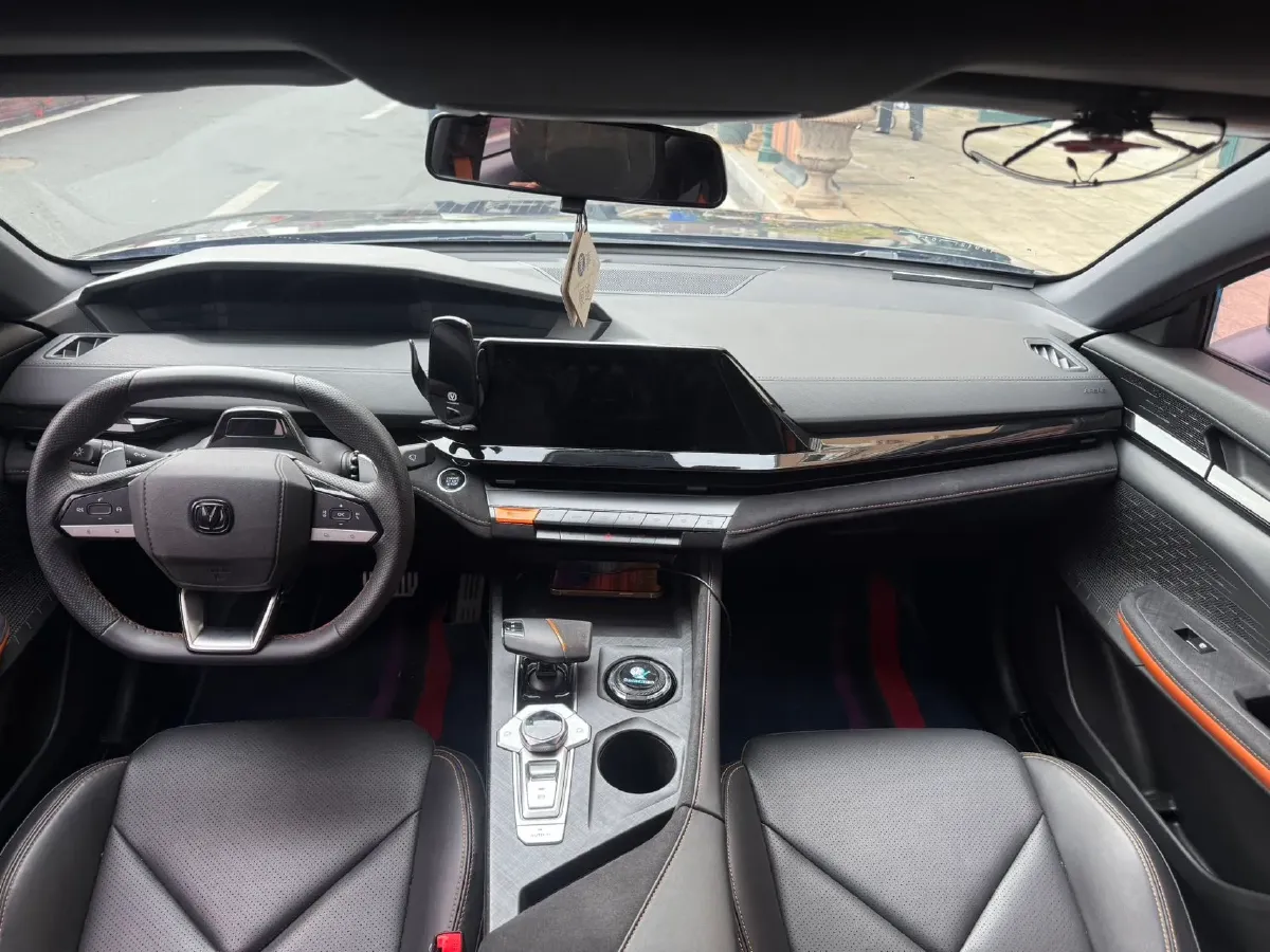 2022 ChangAn UNI-V 1.5T 188HP L4 7DCT,autocango,china used car exporter,china ev exporter,chinese used car exporter,chinese used ev exporter