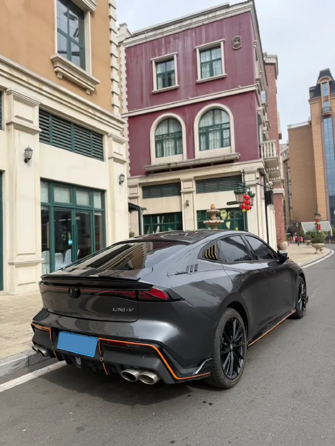 2022 ChangAn UNI-V 1.5T 188HP L4 7DCT,autocango,china used car exporter,china ev exporter,chinese used car exporter,chinese used ev exporter