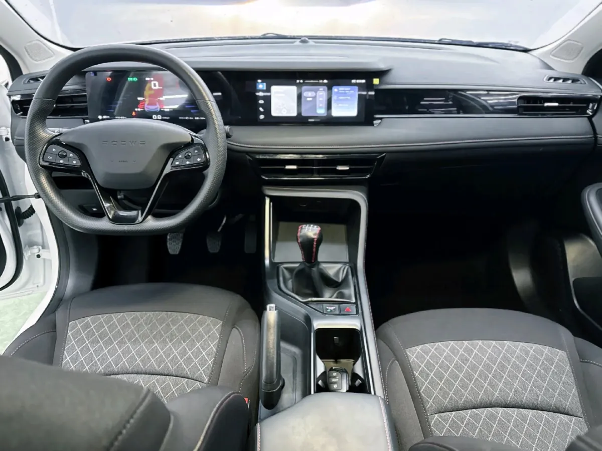 2023 Roewe i5 1.5L 129HP L4 5MT,autocango,china used car exporter,china ev exporter,chinese used car exporter,chinese used ev exporter