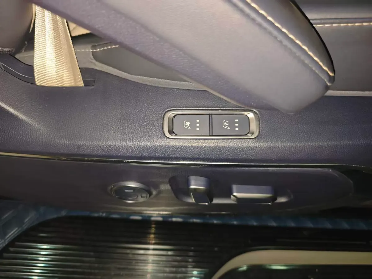 2023 MAXUS G90 2.0T 234HP L4 8AT,autocango,china used car exporter,china ev exporter,chinese used car exporter,chinese used ev exporter