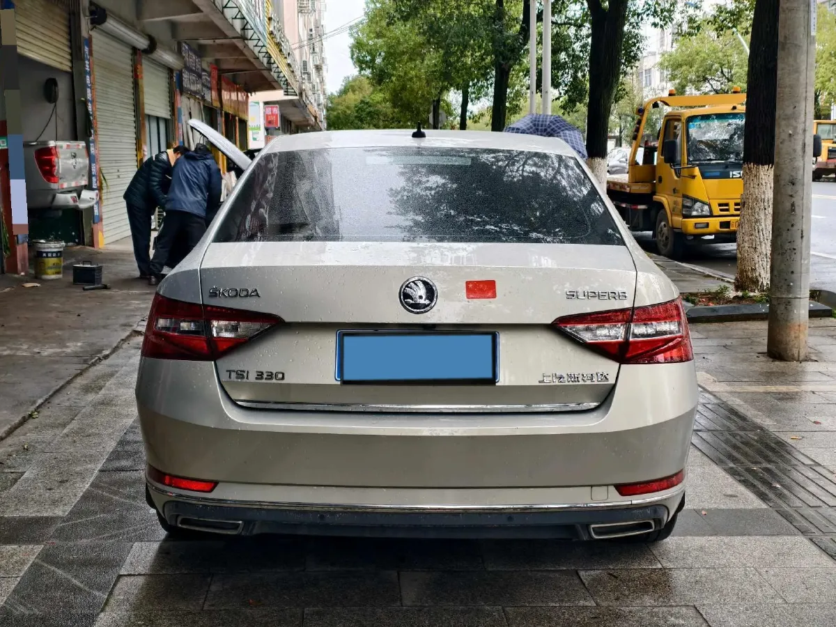 2018 Skoda Kodiak 1.8T 180HP L4 7DCT,autocango,china used car exporter,china ev exporter,chinese used car exporter,chinese used ev exporter