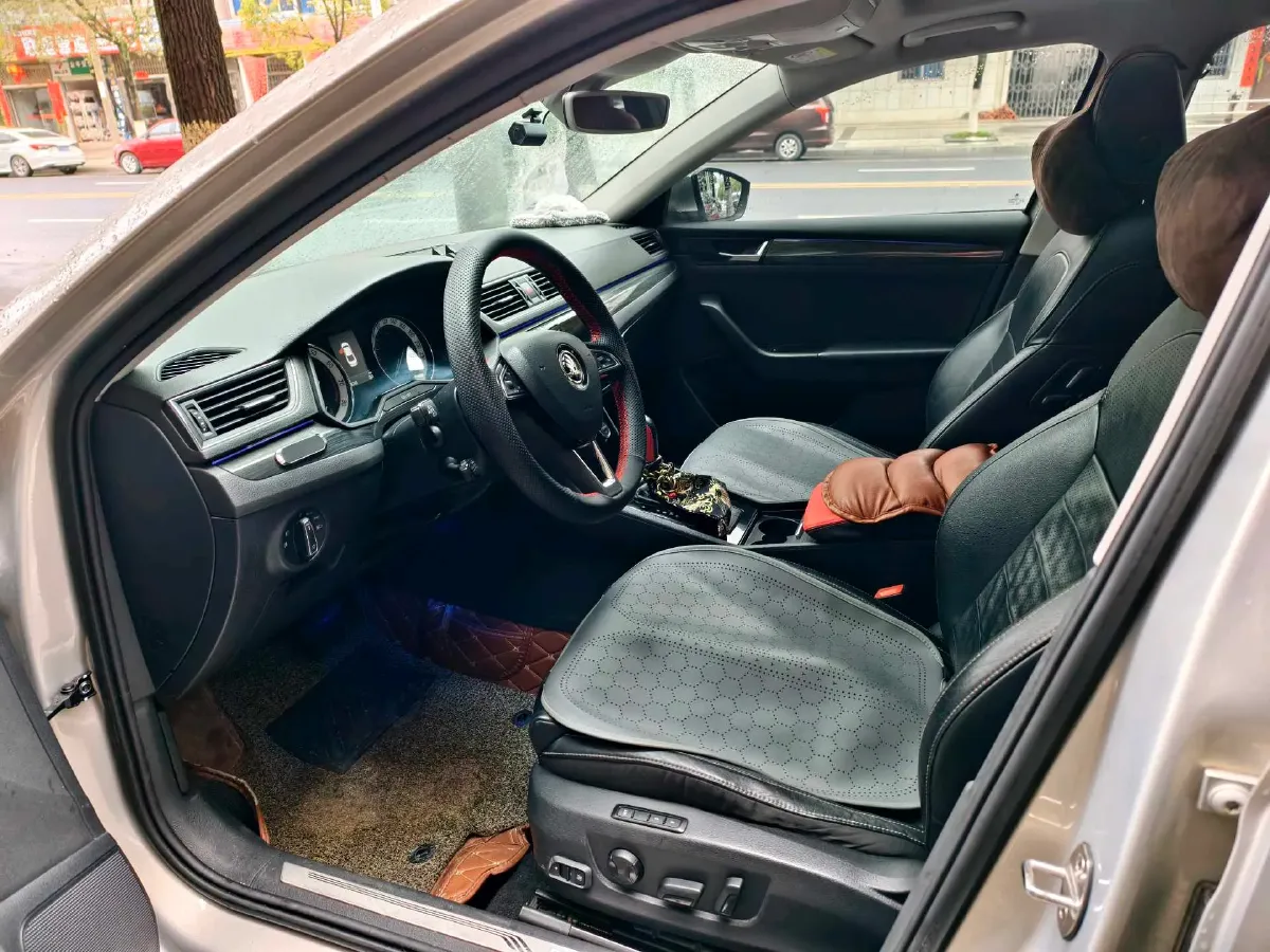 2018 Skoda Kodiak 1.8T 180HP L4 7DCT,autocango,china used car exporter,china ev exporter,chinese used car exporter,chinese used ev exporter