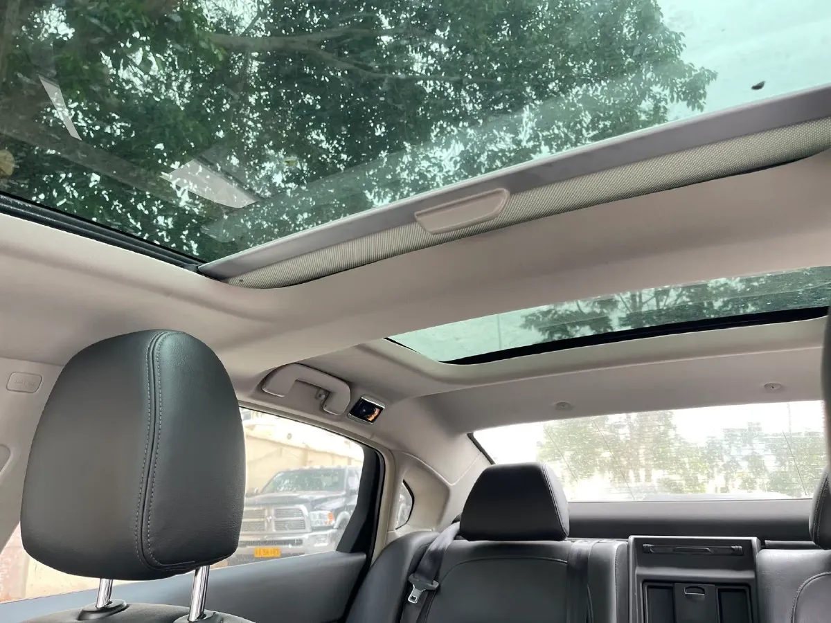 2017 Citroen C6 1.8T 204HP L4 6AT,autocango,china used car exporter,china ev exporter,chinese used car exporter,chinese used ev exporter