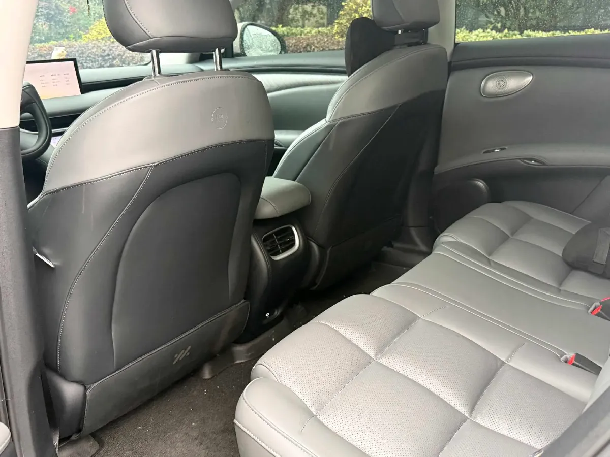 2025 IM LS6 BEV 75KWH,autocango,china used car exporter,china ev exporter,chinese used car exporter,chinese used ev exporter