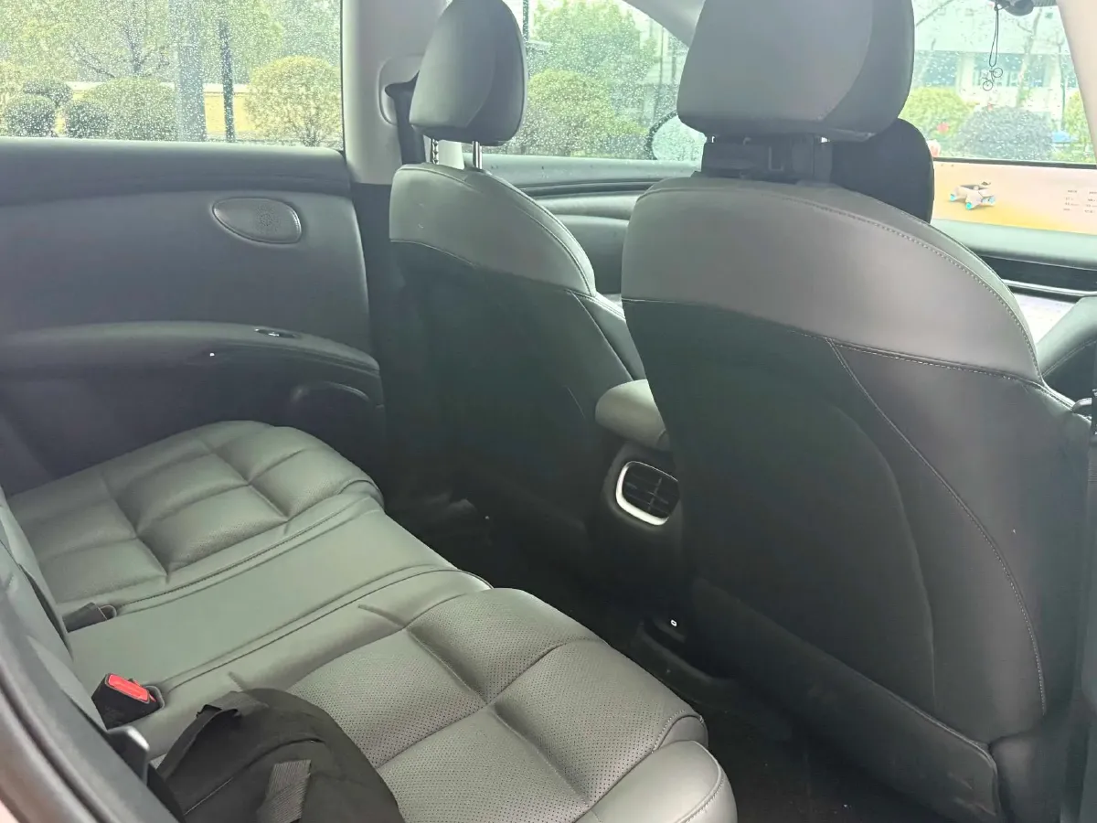 2025 IM LS6 BEV 75KWH,autocango,china used car exporter,china ev exporter,chinese used car exporter,chinese used ev exporter