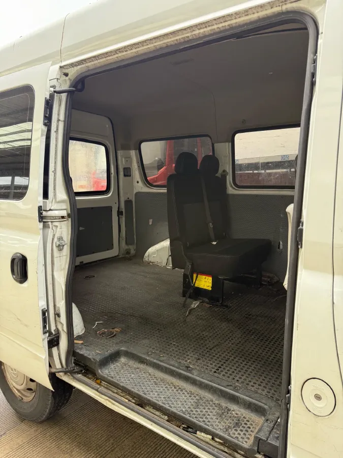 2019 MAXUS XinTu V80 2.0T 139HP L4 6MT,autocango,china used car exporter,china ev exporter,chinese used car exporter,chinese used ev exporter