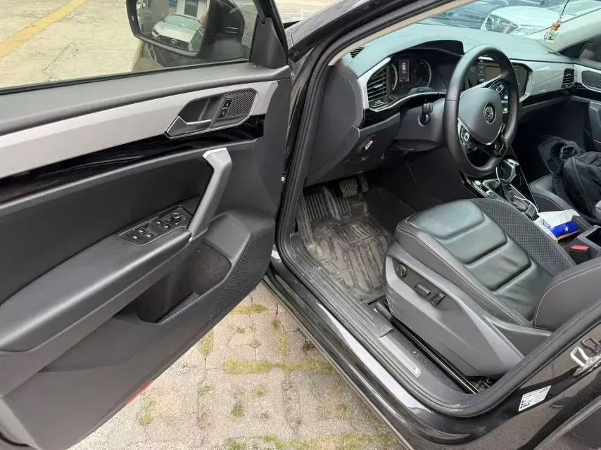 2019 Jeep Cherokee 2.0T 234HP L4 9AT,autocango,china used car exporter,china ev exporter,chinese used car exporter,chinese used ev exporter